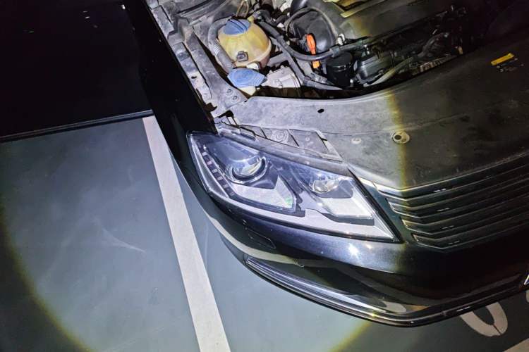 Used Volkswagen Magotan 2013 1.8TSI Luxury Model Right Front Headlight