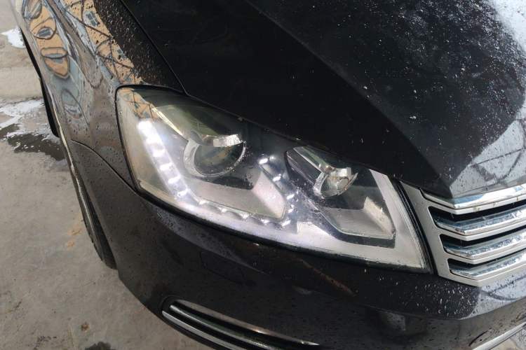 Used Volkswagen Magotan 2013 2.0 TSI Luxury Model Right Front Headlight