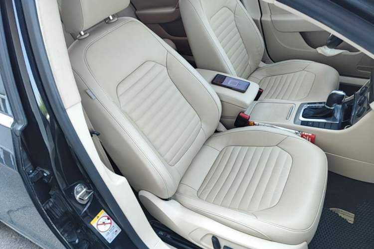Used Volkswagen Magotan 2013 1.8TSI Luxury Model Right Front Seat
