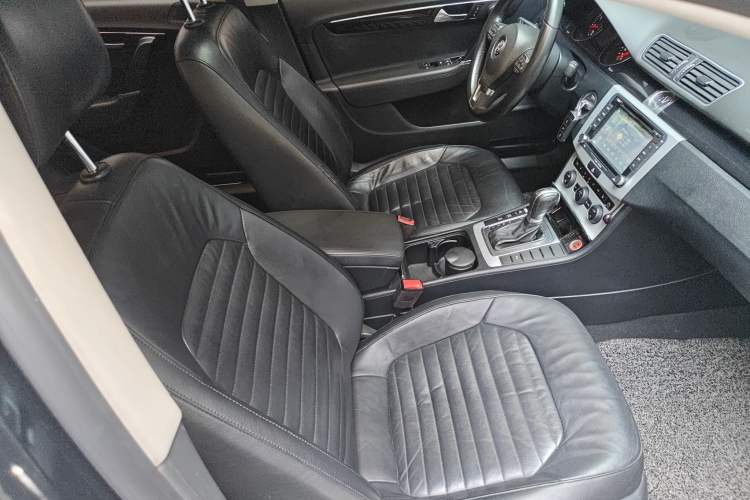 Used Volkswagen Magotan 2013 1.8TSI Luxury Model Right Front Seat