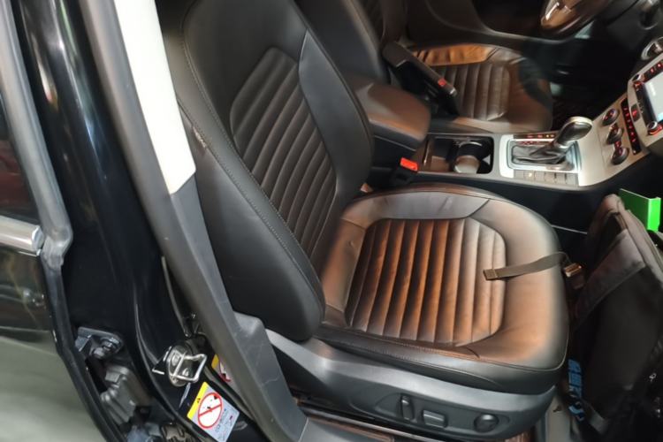 Used Volkswagen Magotan 2013 1.8TSI Luxury Model Right Front Seat