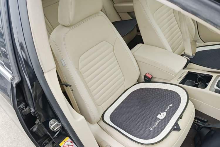 Used Volkswagen Magotan 2013 1.8TSI Luxury Model Right Front Seat