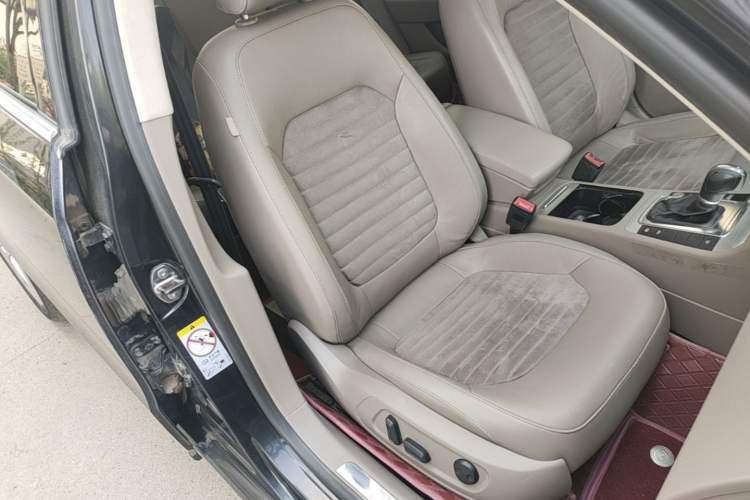 Used Volkswagen Magotan 2013 2.0 TSI Prestige Model Right Front Seat