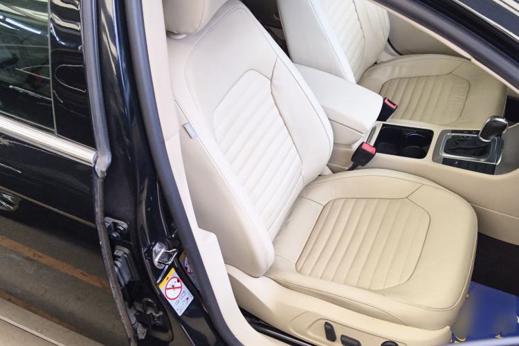 Used Volkswagen Magotan 2013 1.8TSI Premier Model Right Front Seat