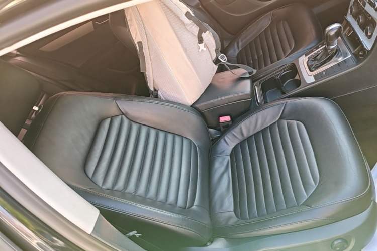 Used Volkswagen Magotan 2013 1.8TSI Premier Model Right Front Seat