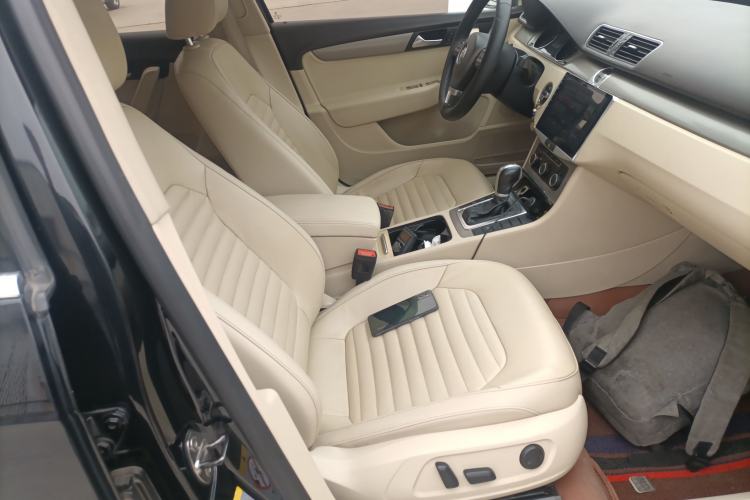 Used Volkswagen Magotan 2013 1.8TSI Premier Model Right Front Seat