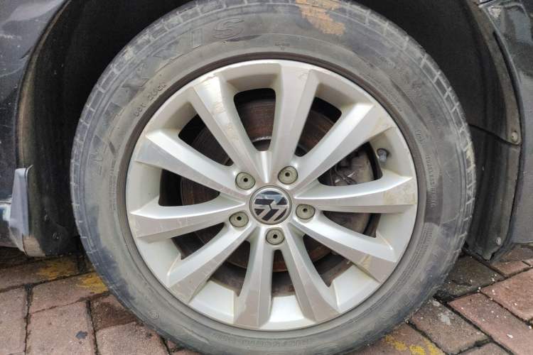 Used Volkswagen Magotan 2013 1.8TSI Luxury Model Right Front Wheel Hub