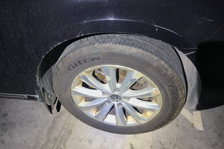 Used Volkswagen Magotan 2013 1.8TSI Luxury Model Right Front Wheel Hub
