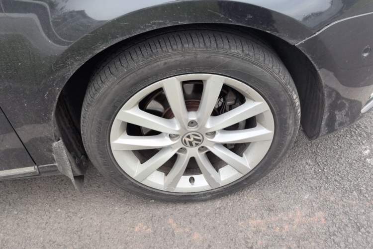 Used Volkswagen Magotan 2013 2.0 TSI Prestige Model Right Front Wheel Hub