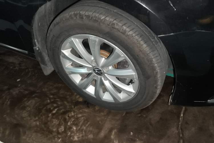 Used Volkswagen Magotan 2013 1.8TSI Luxury Model Right Front Wheel Hub