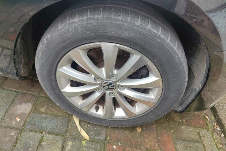 Used Volkswagen Magotan 2013 1.8TSI Luxury Model Right Front Wheel Hub