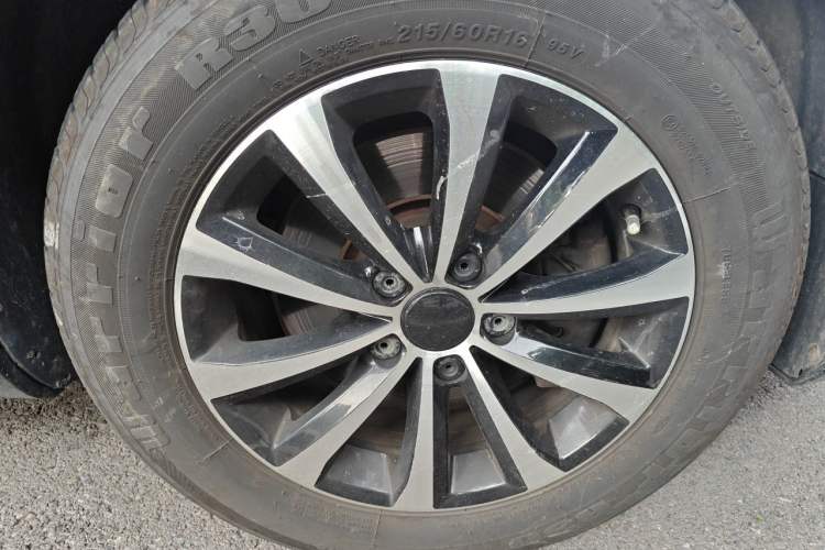 Used Volkswagen Magotan 2013 1.8TSI Luxury Model Right Front Wheel Hub