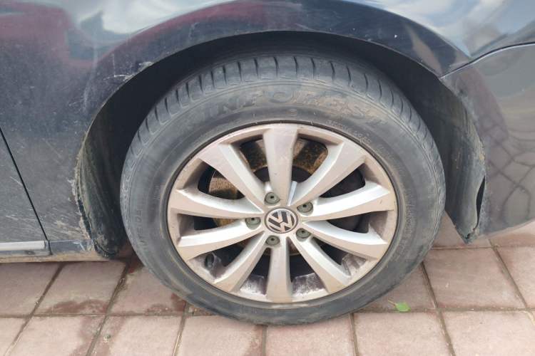 Used Volkswagen Magotan 2013 1.8TSI Luxury Model Right Front Wheel Hub