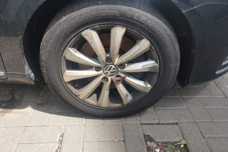 Used Volkswagen Magotan 2013 1.8TSI Premier Model Right Front Wheel Hub