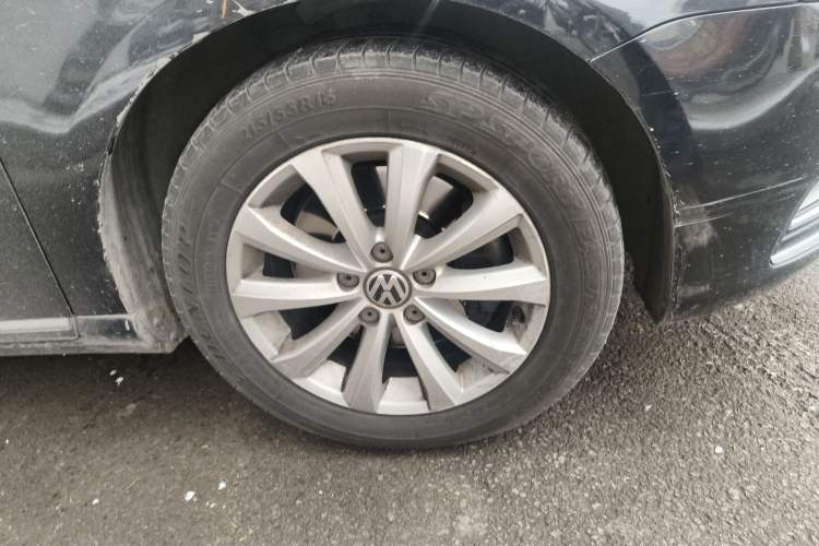 Used Volkswagen Magotan 2013 1.8TSI Luxury Model Right Front Wheel Hub