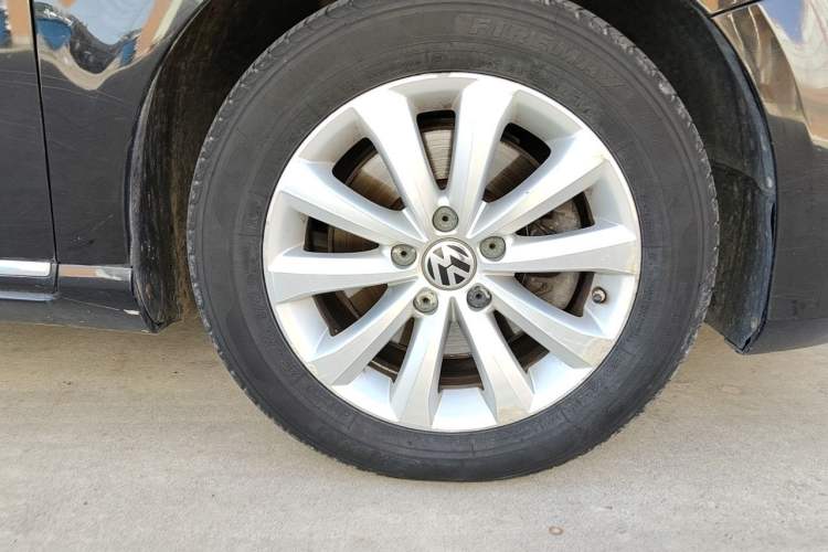 Used Volkswagen Magotan 2013 1.8TSI Premier Model Right Front Wheel Hub