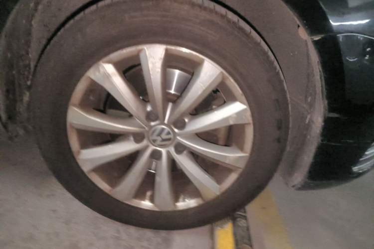 Used Volkswagen Magotan 2013 1.8TSI Luxury Model Right Front Wheel Hub