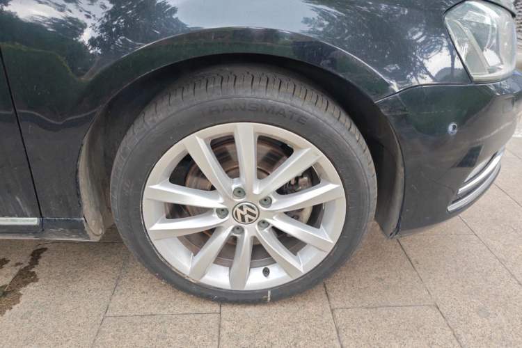 Used Volkswagen Magotan 2013 1.8TSI Prestige Model Right Front Wheel Hub