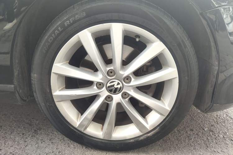Used Volkswagen Magotan 2013 1.8TSI Prestige Model Right Front Wheel Hub