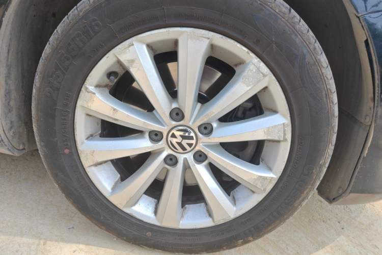Used Volkswagen Magotan 2013 1.8TSI Luxury Model Right Front Wheel Hub