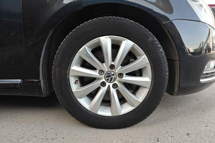 Used Volkswagen Magotan 2013 1.8TSI Premier Model Right Front Wheel Hub