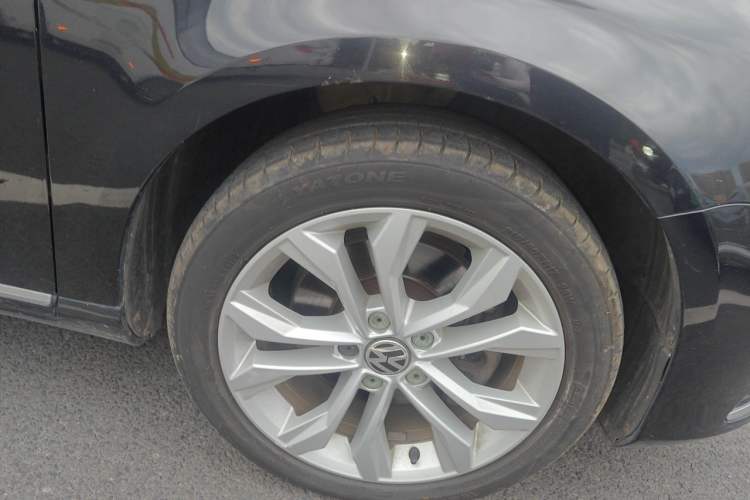 Used Volkswagen Magotan 2013 1.8TSI Luxury Model Right Front Wheel Hub