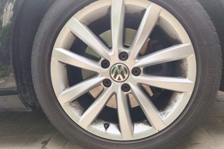 Used Volkswagen Magotan 2013 2.0 TSI Prestige Model Right Front Wheel Hub