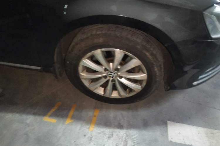 Used Volkswagen Magotan 2013 2.0 TSI Luxury Model Right Front Wheel Hub