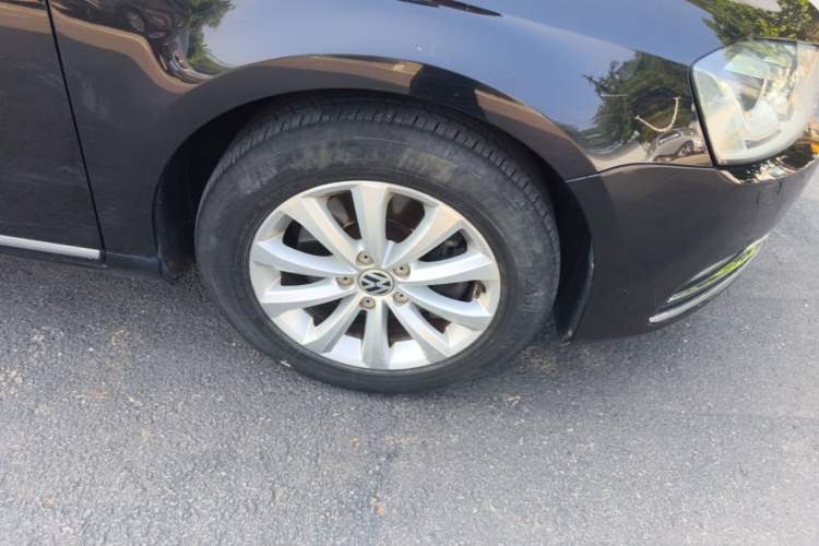 Used Volkswagen Magotan 2013 1.8TSI Comfort Model Right Front Wheel Hub