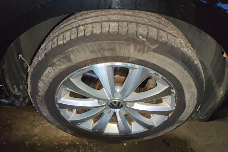 Used Volkswagen Magotan 2013 1.8TSI Luxury Model Right Front Wheel Hub