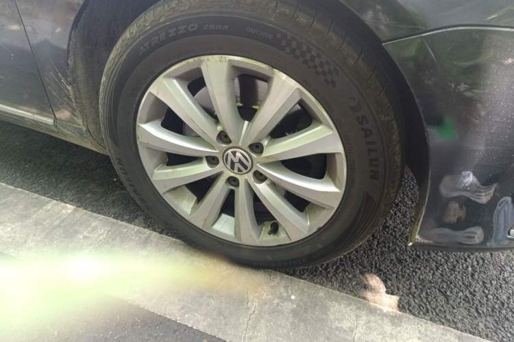 Used Volkswagen Magotan 2013 1.8TSI Luxury Model Right Front Wheel Hub