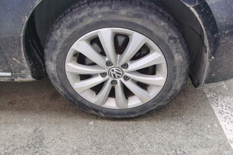 Used Volkswagen Magotan 2013 1.8TSI Luxury Model Right Front Wheel Hub