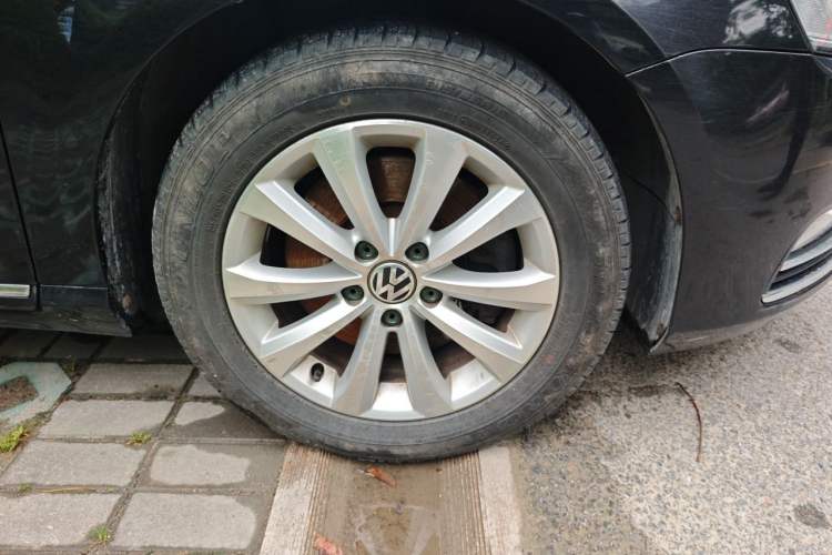 Used Volkswagen Magotan 2013 1.8TSI Luxury Model Right Front Wheel Hub