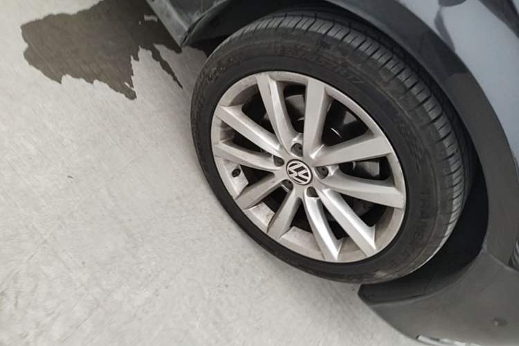 Used Volkswagen Magotan 2013 1.8TSI Prestige Model Right Front Wheel Hub