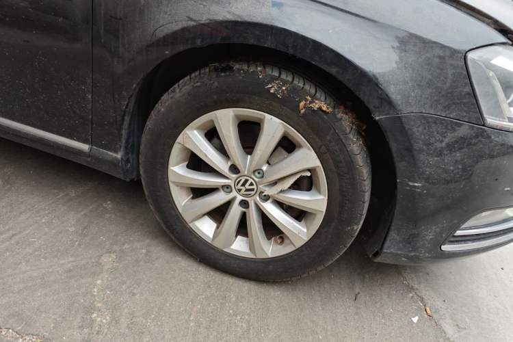 Used Volkswagen Magotan 2013 2.0 TSI Luxury Model Right Front Wheel Hub