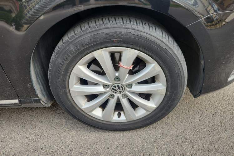 Used Volkswagen Magotan 2013 1.8TSI Luxury Model Right Front Wheel Hub