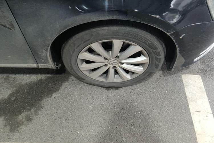Used Volkswagen Magotan 2013 1.8TSI Premier Model Right Front Wheel Hub