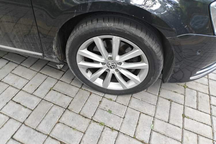 Used Volkswagen Magotan 2013 1.8TSI Prestige Model Right Front Wheel Hub