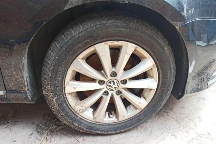 Used Volkswagen Magotan 2013 1.8TSI Premier Model Right Front Wheel Hub