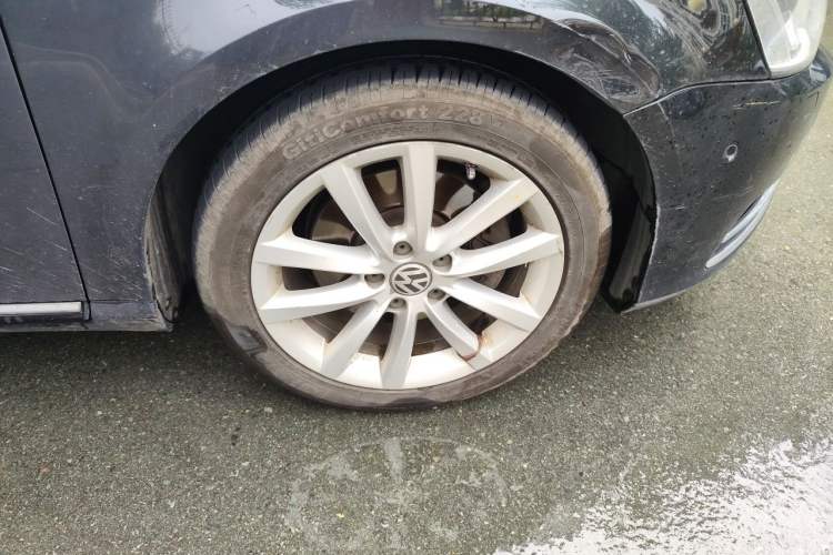 Used Volkswagen Magotan 2013 1.8TSI Prestige Model Right Front Wheel Hub