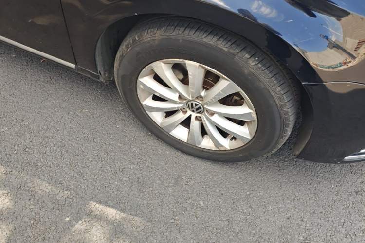 Used Volkswagen Magotan 2013 1.8TSI Premier Model Right Front Wheel Hub