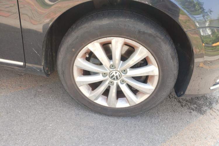 Used Volkswagen Magotan 2013 1.8TSI Luxury Model Right Front Wheel Hub