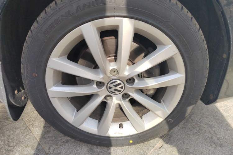 Used Volkswagen Magotan 2013 1.8TSI Prestige Model Right Front Wheel Hub
