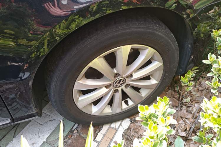 Used Volkswagen Magotan 2013 1.8TSI Luxury Model Right Front Wheel Hub