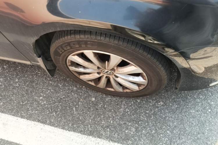 Used Volkswagen Magotan 2013 1.8TSI Luxury Model Right Front Wheel Hub