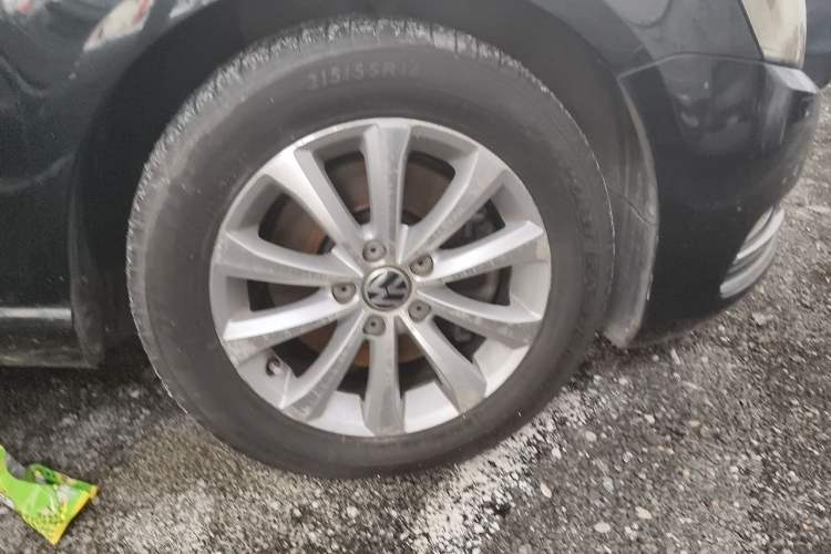 Used Volkswagen Magotan 2013 2.0 TSI Luxury Model Right Front Wheel Hub