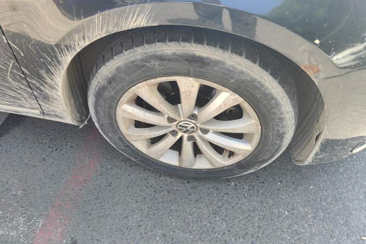Used Volkswagen Magotan 2013 2.0 TSI Luxury Model Right Front Wheel Hub