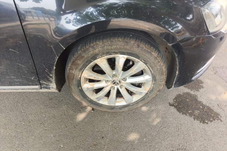 Used Volkswagen Magotan 2013 1.8TSI Premier Model Right Front Wheel Hub