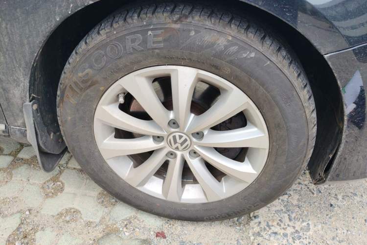 Used Volkswagen Magotan 2013 1.8TSI Luxury Model Right Front Wheel Hub
