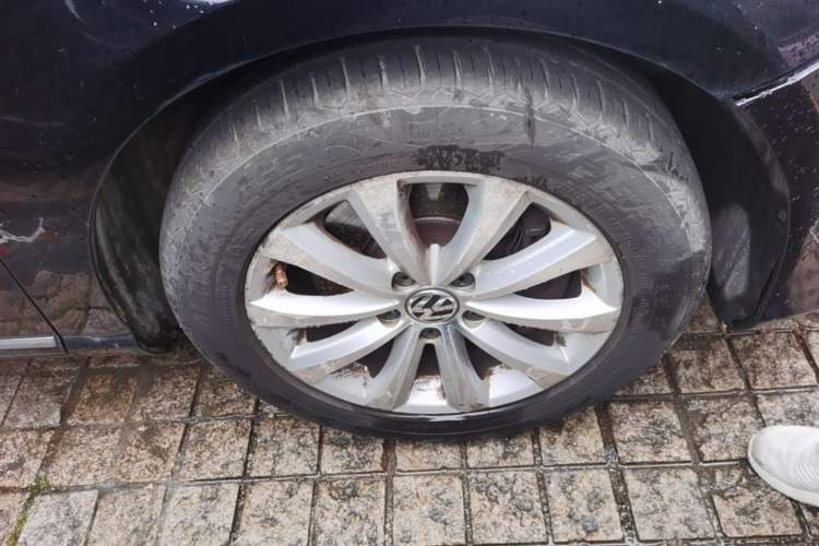 Used Volkswagen Magotan 2013 1.8TSI Luxury Model Right Front Wheel Hub